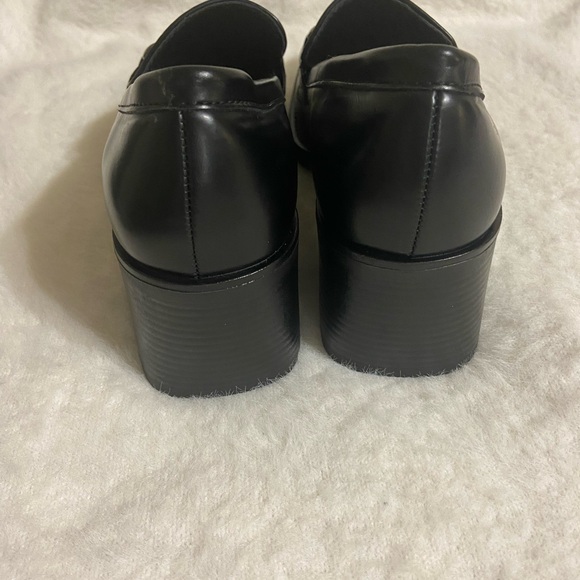 Elegant Black Women's Loafers - Picture 6 of 8